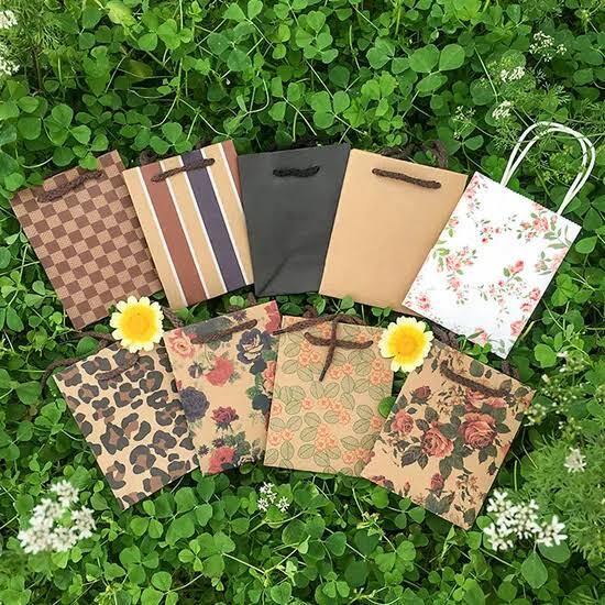 Quality Personalised Eco Friendly Present Paper Bag Cardboard Gift Packaging factory