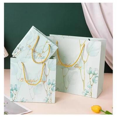 Quality Personalised Eco Friendly Present Paper Bag Cardboard Gift Packaging factory