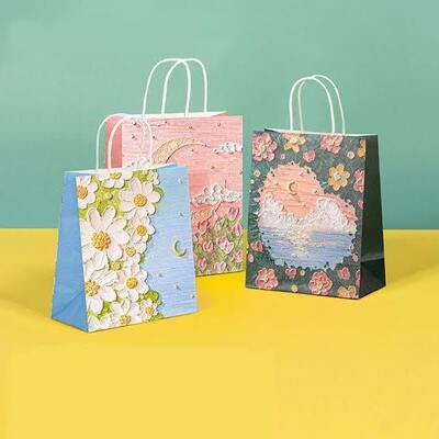 Quality Bulk Cardboard Gift Paper Goodie Bags 350gsm Recyclable Kraft Paper Packaging With Handles factory