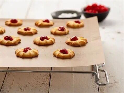 Quality REACH Parchment Lined Silicone Baking Paper Sheets Heat Resistance For Cookie factory